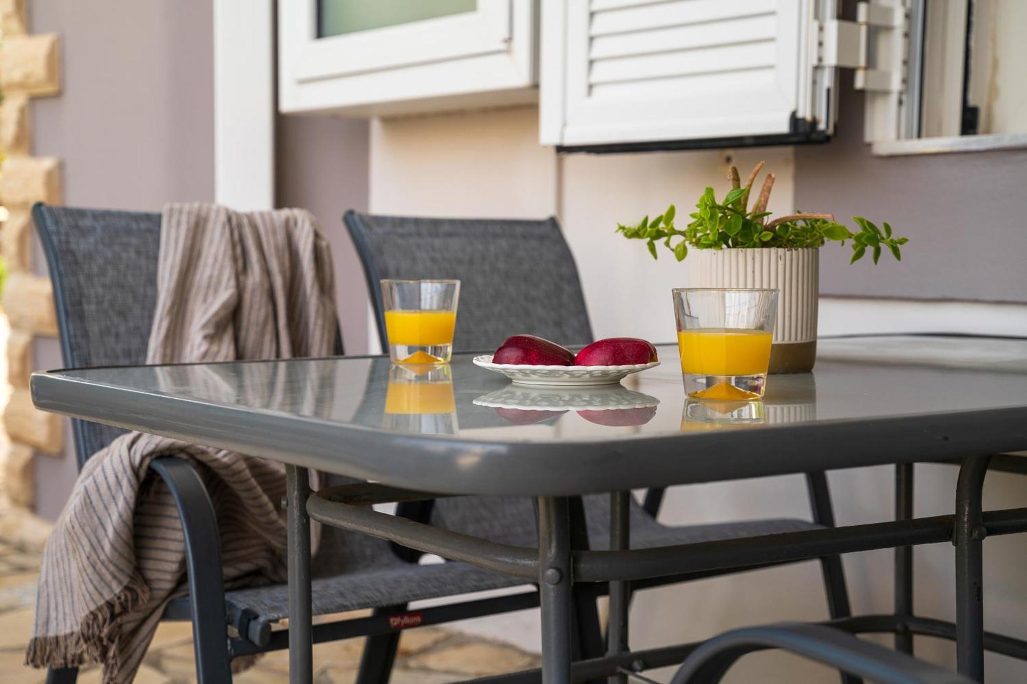 Milos Apartment คาลามากิ ภายนอก รูปภาพ