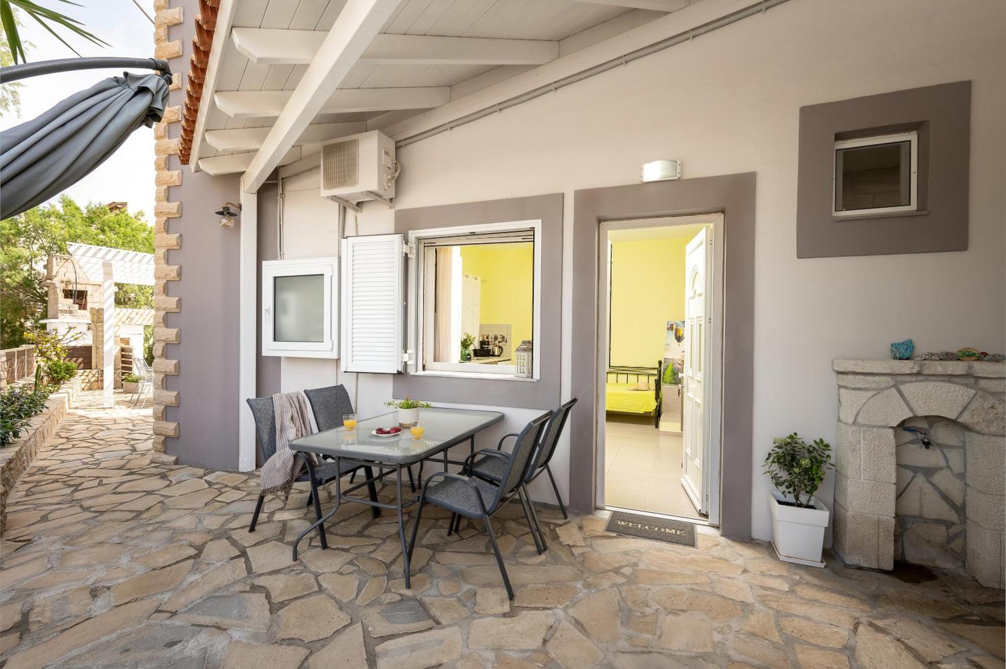 Milos Apartment คาลามากิ ภายนอก รูปภาพ