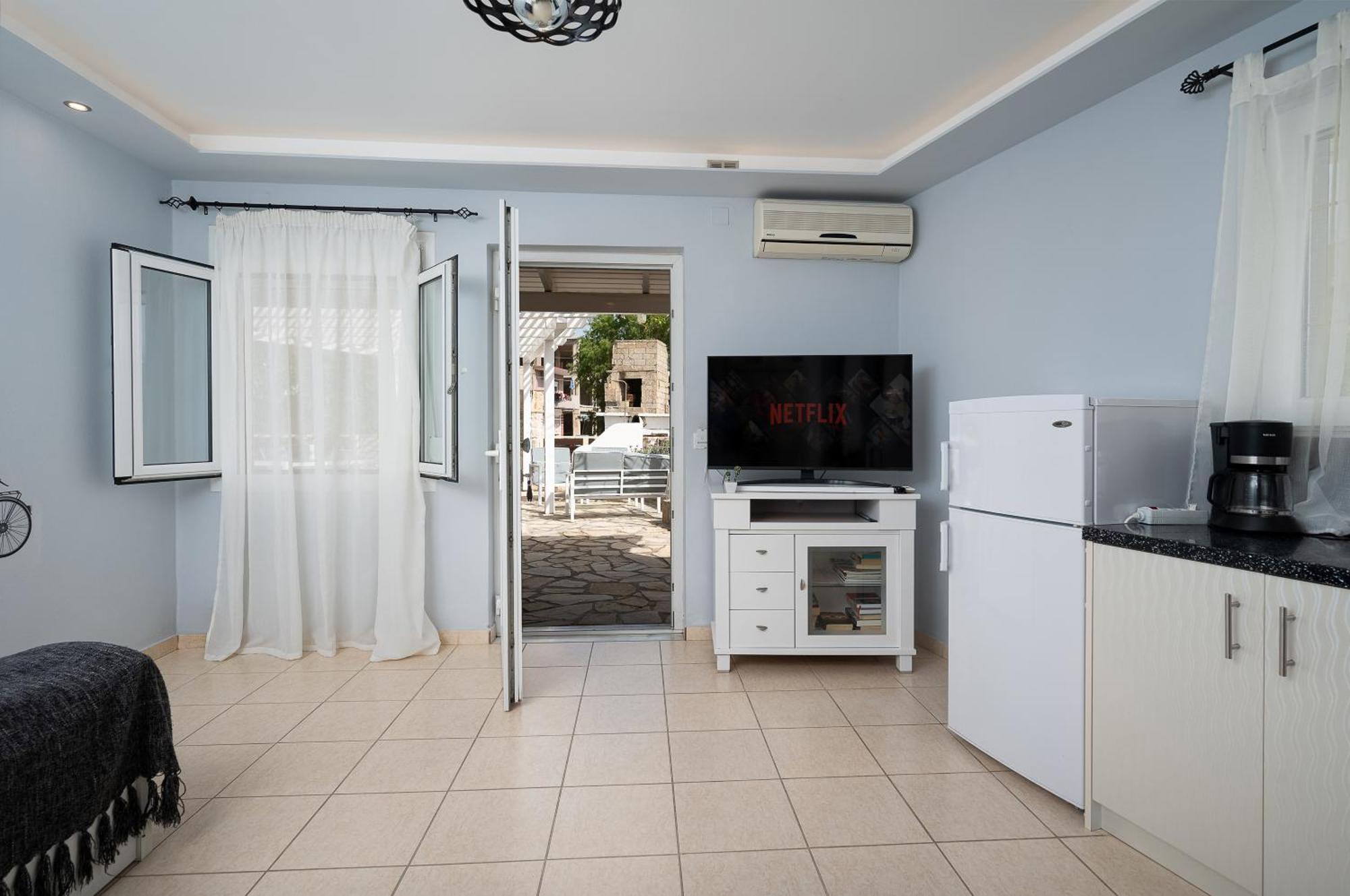 Milos Apartment คาลามากิ ภายนอก รูปภาพ