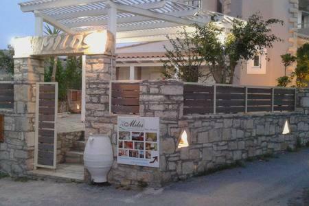 Milos Apartment คาลามากิ ภายนอก รูปภาพ